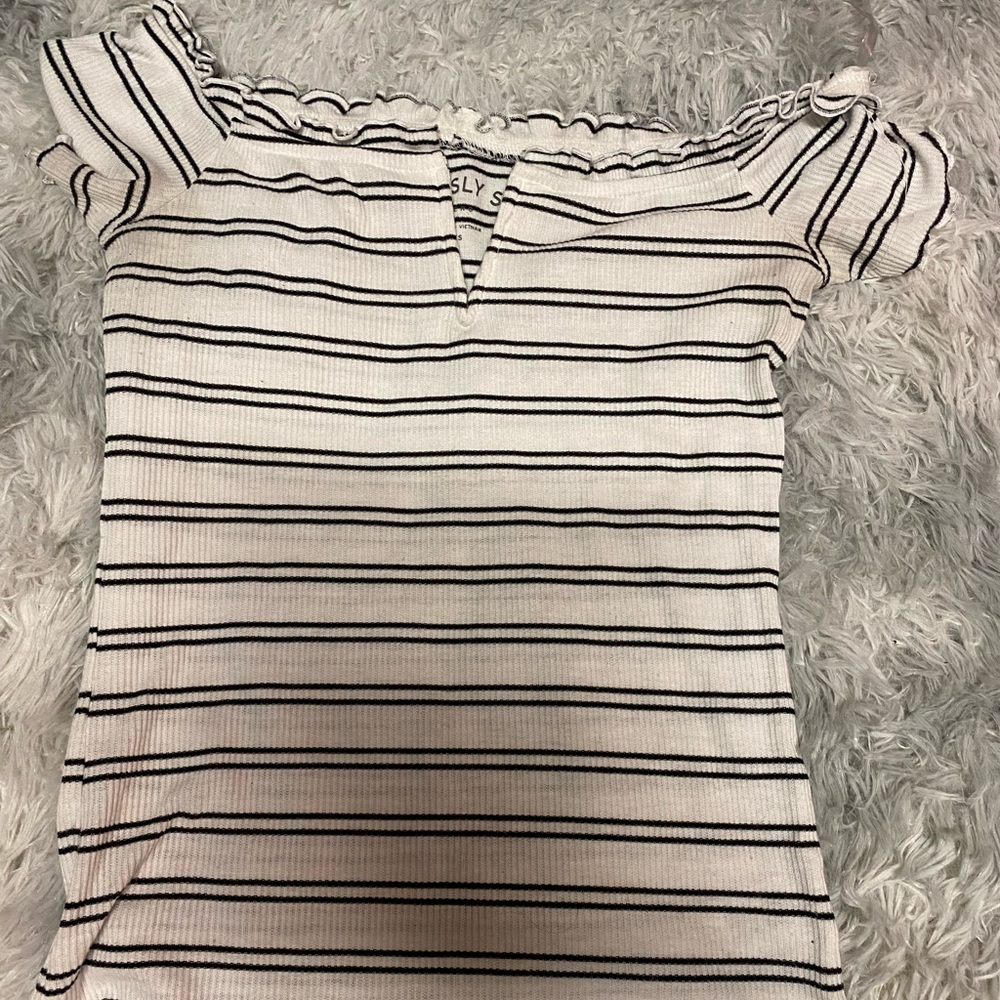 black and white off the shoulder tee shirt